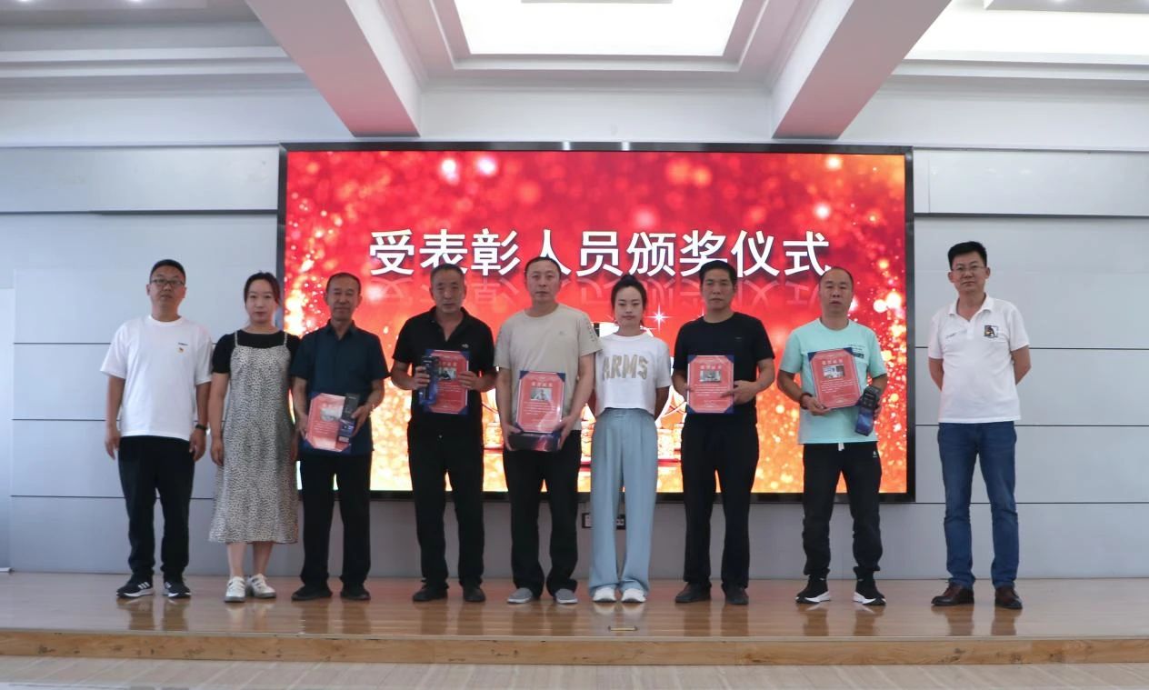 联盛公司召开5月份先进事迹赞美会